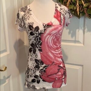 Cache floral top, thin and pretty